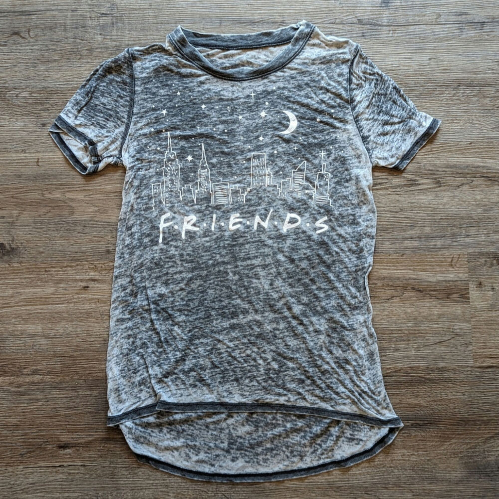 Friends lightweight shirt size large Juniors